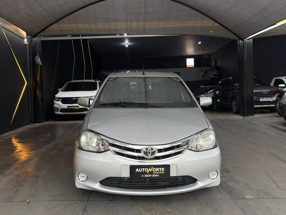 TOYOTA ETIOS 1.3 XS 16V FLEX 4P MANUAL TOYOTA ETIOS 1.3 XS 16V FLEX 4P MANUAL